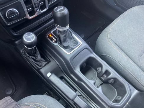 Used 2024 Jeep Wrangler Unlimited AWD/4WD image 22
