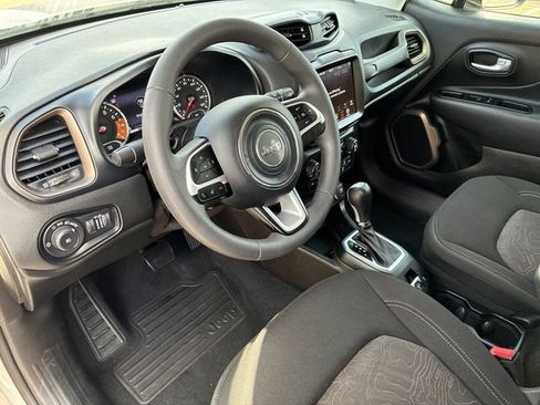 Used 2023 Jeep Renegade Latitude AWD/4WD image 11