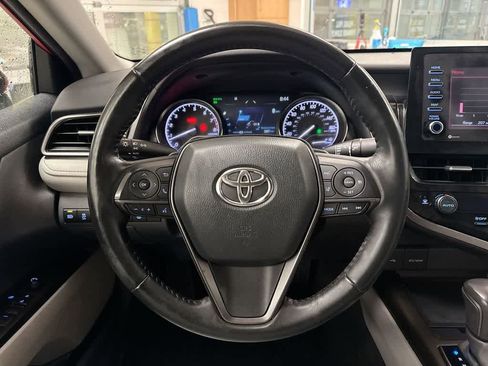 Used 2022 Toyota Camry SE image 25