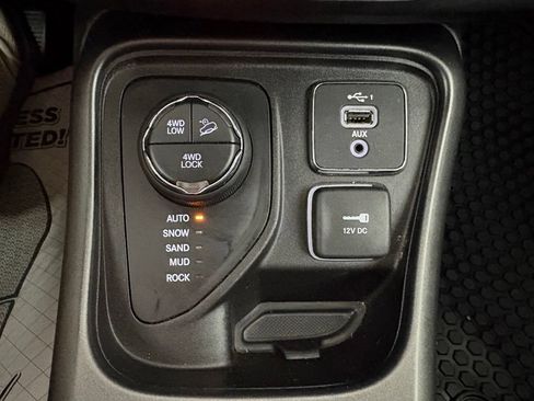 Used 2020 Jeep Compass Trailhawk AWD/4WD image 23