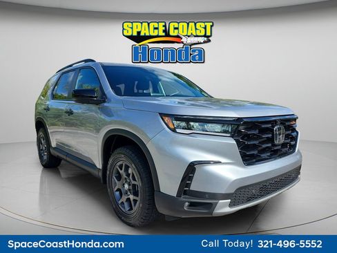 Certified 2025 Honda Pilot TrailSport image 13