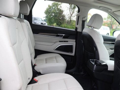 Used 2022 Kia Telluride EX w/ EX Premium Package image 16