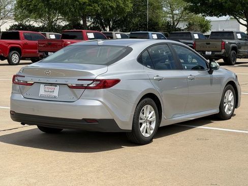 Used 2025 Toyota Camry LE image 4