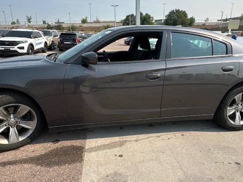 Used 2016 Dodge Charger SXT w/ Navigation & Travel Group RWD image 2