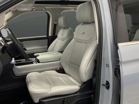 Used 2025 Ford Expedition Platinum w/ Driver's Package image 12