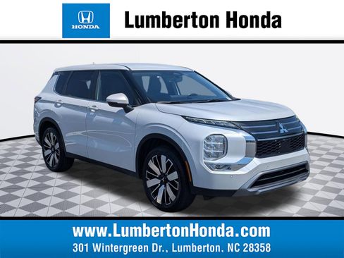 Used 2025 Mitsubishi Outlander SE FWD image 1