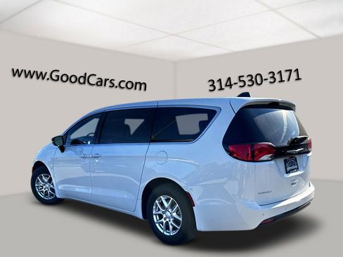 New 2026 Chrysler Voyager LX image 4