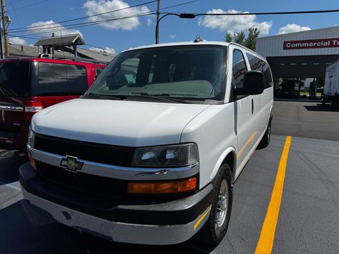 Used 2017 Chevrolet Express 3500 LT w/ LT Preferred Equipment Group RWD image 1