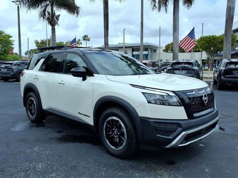 Used 2024 Nissan Pathfinder Rock Creek AWD/4WD image 17