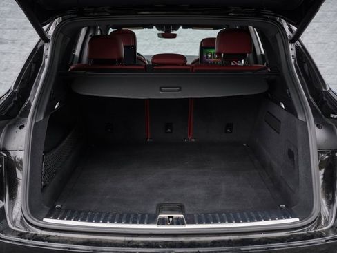 Used 2020 Porsche Cayenne image 38