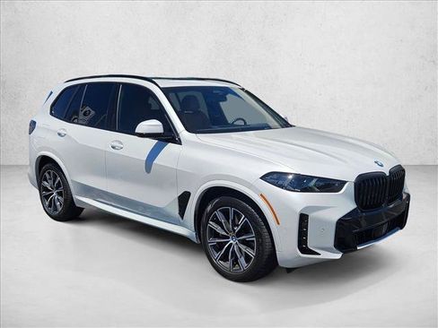 Used 2026 BMW X5 xDrive50e w/ M Sport Package AWD/4WD image 3