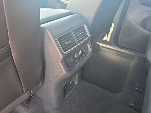 Used 2024 Volkswagen Atlas SE w/ Black Wheel Package AWD/4WD image 32