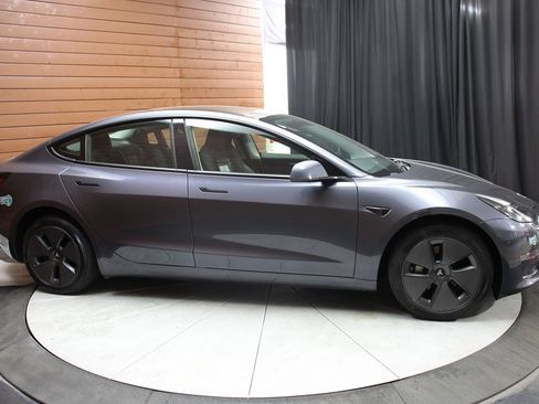 Used 2023 Tesla Model 3 Standard Range image 29