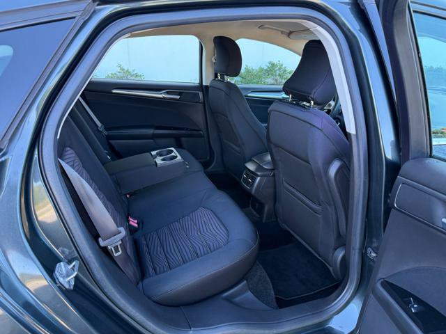 Used 2016 Ford Fusion SE FWD image 18