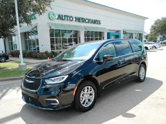 Used 2026 Chrysler Pacifica Select FWD image 1