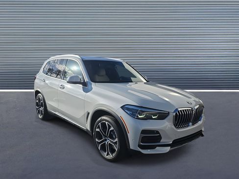 Used 2022 BMW X5 sDrive40i w/ Premium Package image 2