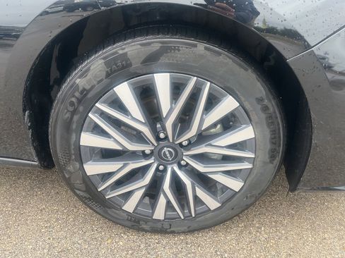 Used 2025 Nissan Altima 2.5 SV FWD image 10