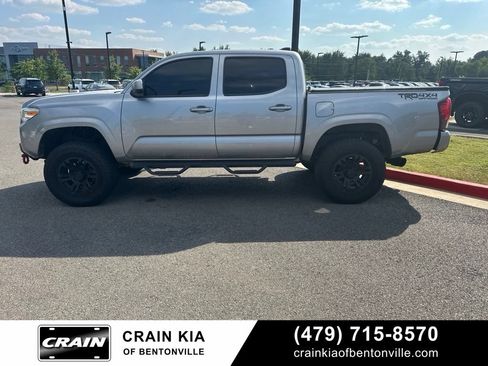 Used 2021 Toyota Tacoma SR AWD/4WD image 6