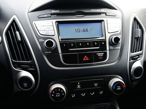 Used 2011 Hyundai Tucson GLS image 18