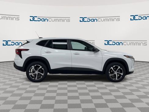 Used 2024 Chevrolet Trax RS w/ Driver Confidence Package FWD image 9