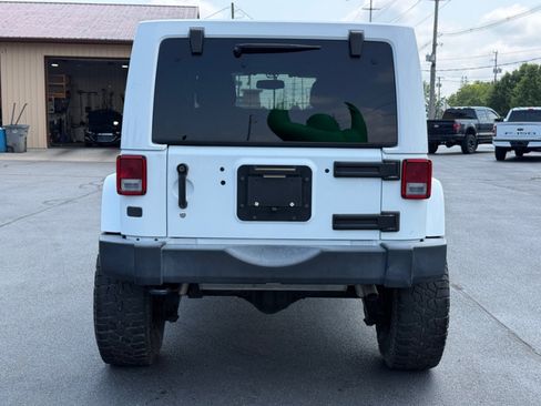 Used 2018 Jeep Wrangler Unlimited Sahara AWD/4WD image 7