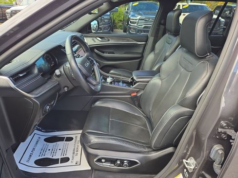 Certified 2022 Jeep Grand Cherokee Overland w/ Luxury Tech Group IV image 14