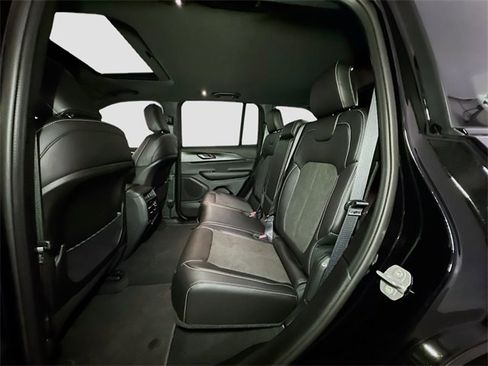 New 2025 Jeep Grand Cherokee Altitude image 15