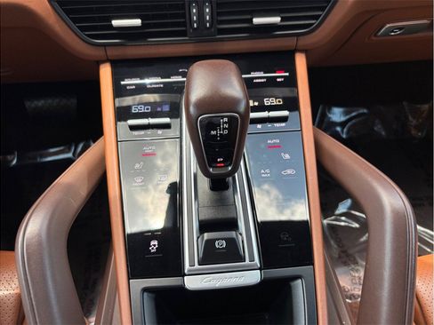 Used 2022 Porsche Cayenne AWD/4WD image 39