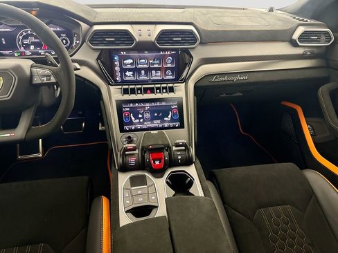Used 2024 Lamborghini Urus Performante AWD/4WD image 24