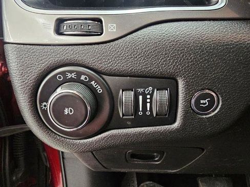 Used 2019 Jeep Cherokee Latitude Plus w/ Comfort/Convenience Group image 14