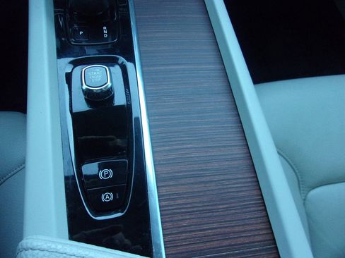 Used 2022 Volvo S60 B5 Momentum image 20