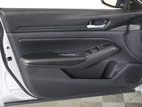 Used 2024 Nissan Altima 2.5 SV image 15