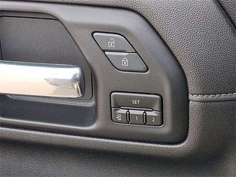 Used 2021 Chevrolet Silverado 2500 LTZ w/ LTZ Texas Edition image 22