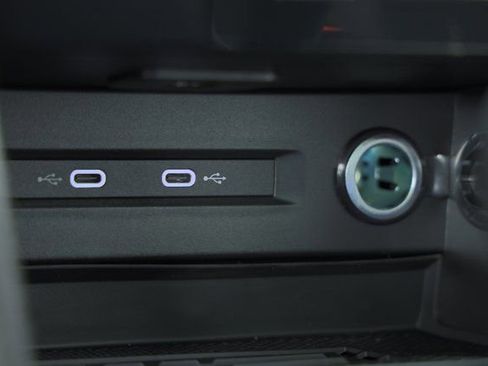 New 2025 Volkswagen Taos SE image 21