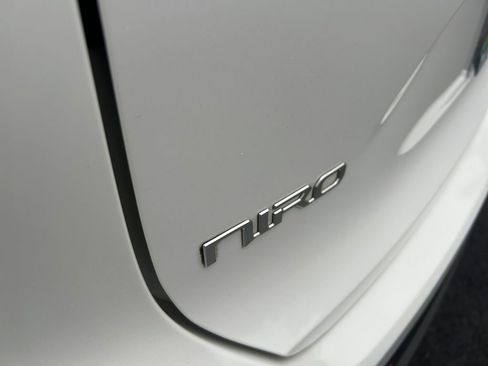 Used 2023 Kia Niro EX image 31