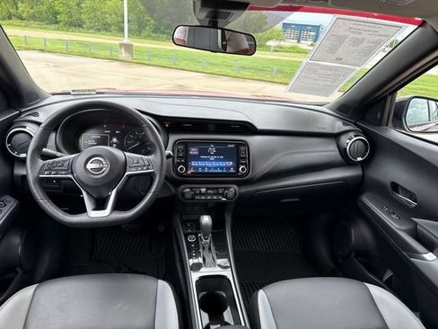 Used 2024 Nissan Kicks SR w/ SR Premium Package FWD image 25