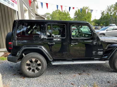 Used 2018 Jeep Wrangler Unlimited Sahara w/ Dual Top Group AWD/4WD image 4