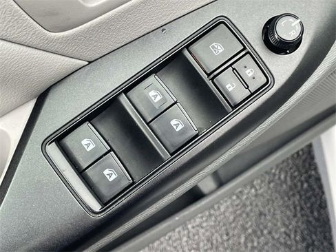 Used 2018 Toyota Sienna LE image 17