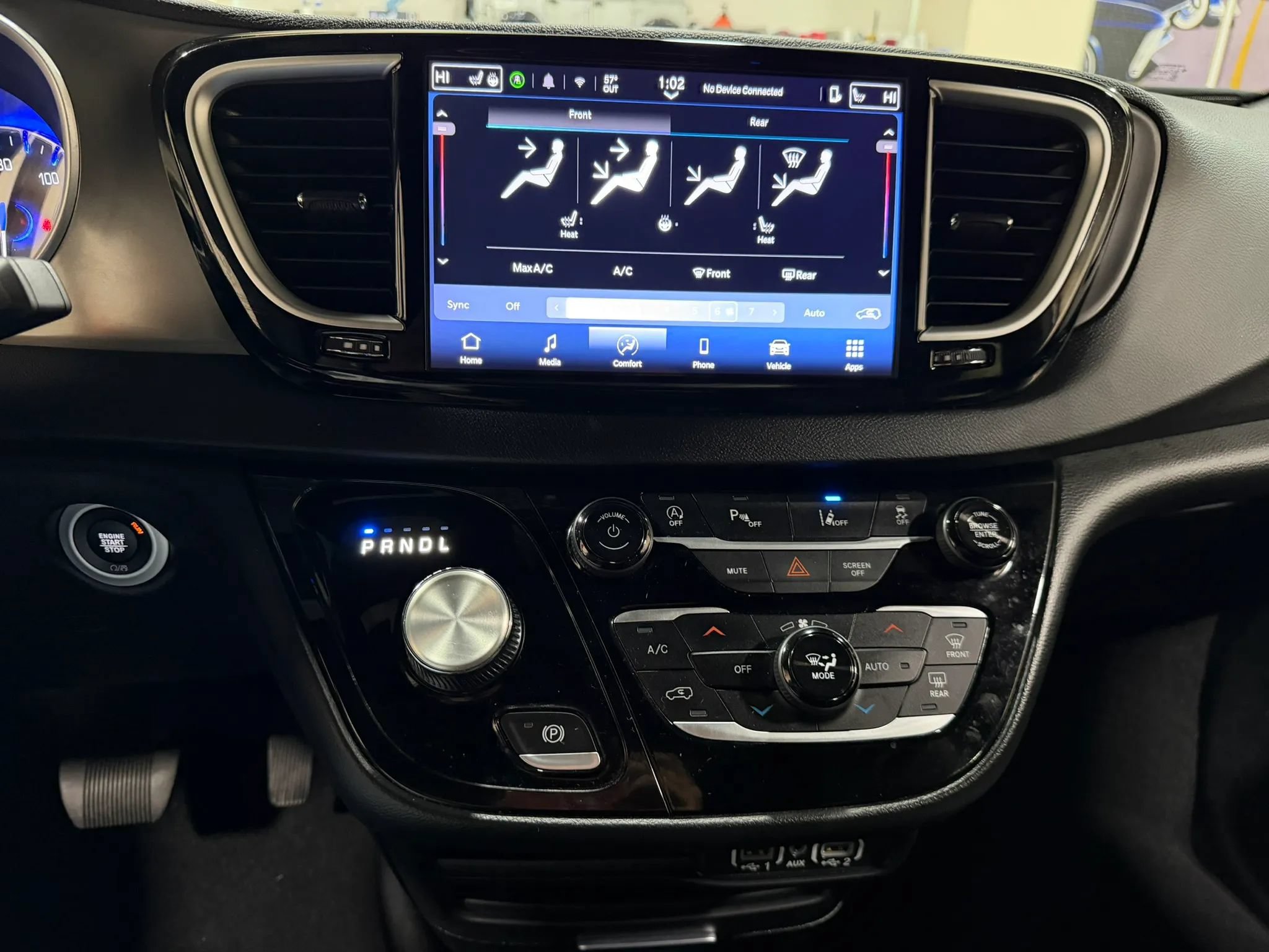 Used 2025 Chrysler Pacifica Select FWD image 48