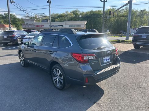 Used 2018 Subaru Outback 2.5i Limited image 3