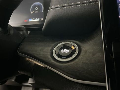 Used 2025 Jeep Grand Cherokee L Limited w/ Black Appearance Package image 17