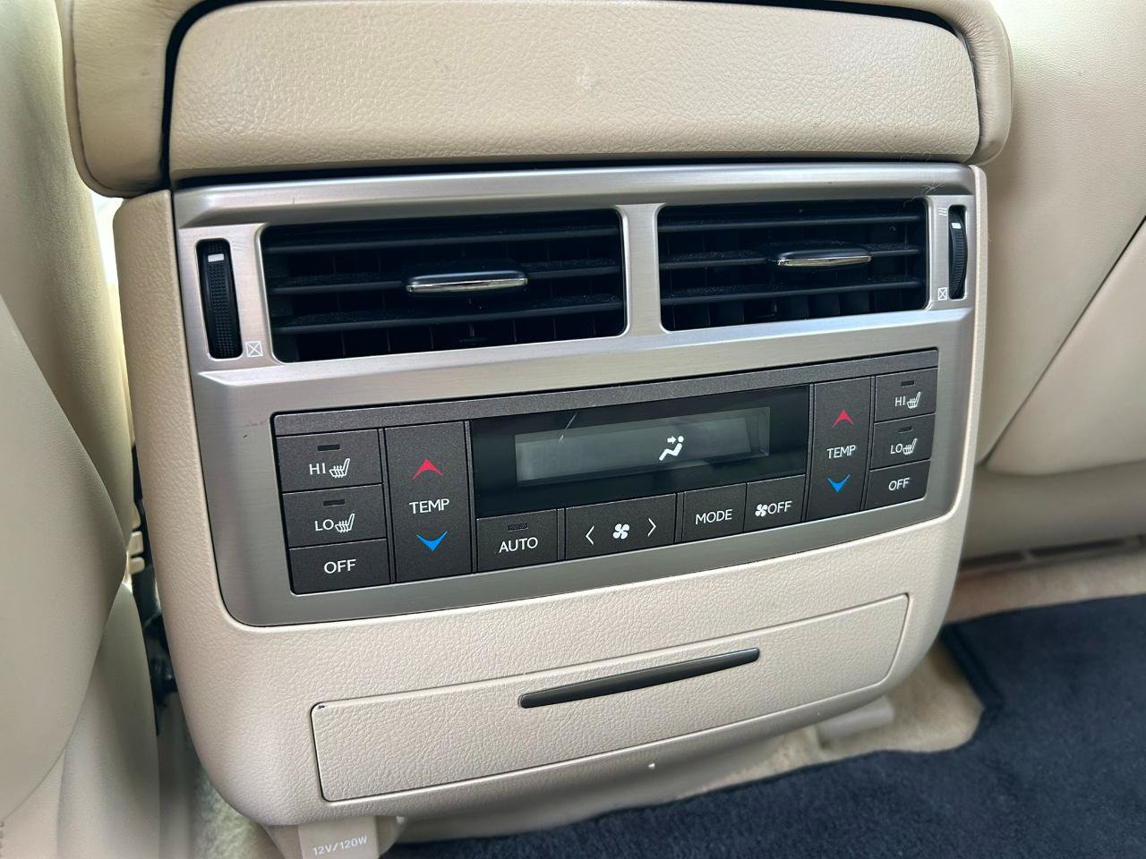Used 2013 Lexus LX 570 4WD w/ Luxury Pkg image 17