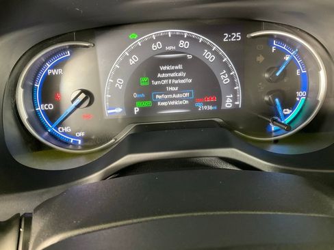 Used 2023 Toyota RAV4 SE image 16