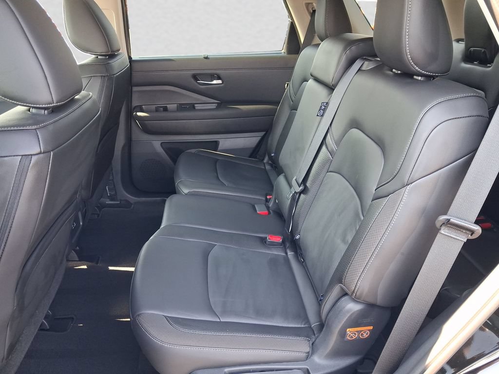 Used 2025 Nissan Pathfinder SL AWD/4WD image 11