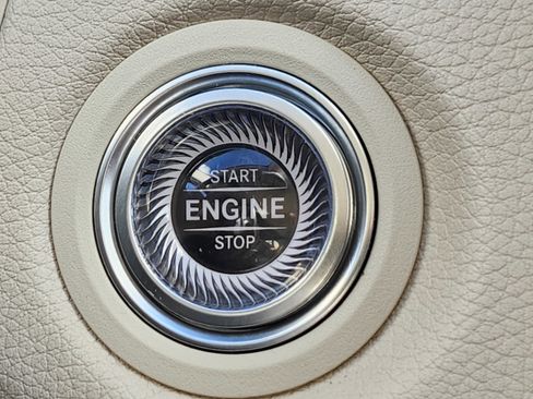 Used 2019 Mercedes-Benz C 300 4MATIC Sedan image 28