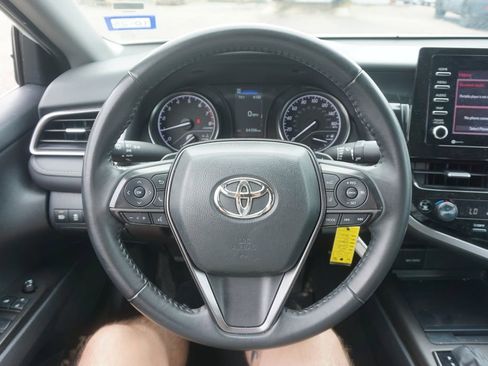 Used 2024 Toyota Camry SE FWD image 3
