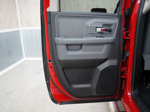 Used 2018 RAM 1500 Classic SLT image 32