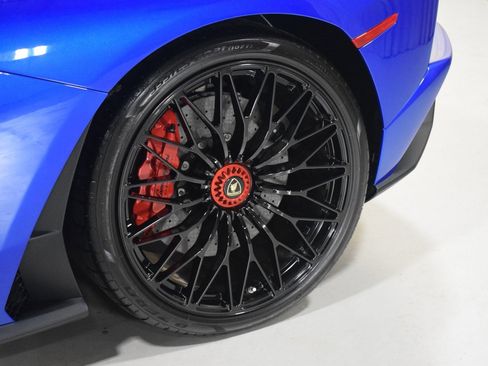 Used 2019 Lamborghini Aventador S image 7