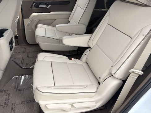 Used 2026 GMC Yukon Denali w/ Denali Reserve Package AWD/4WD image 16