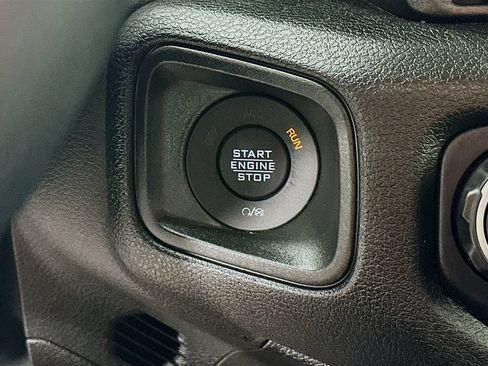 Certified 2025 Jeep Gladiator Sport AWD/4WD image 23